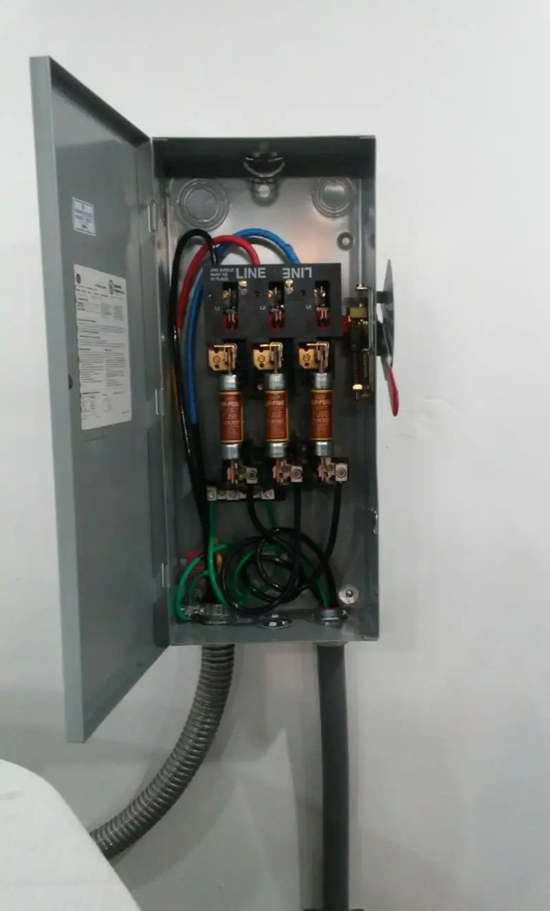 Three-phase disconnect switch installed for Electrical Wiring & Rewiring in Bremen