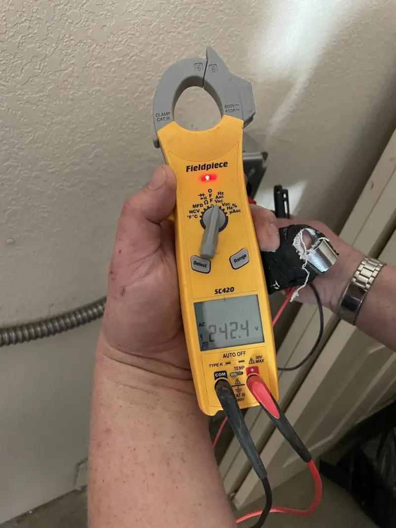 Voltage testing with clamp meter during Outlet Installation in Bremen
